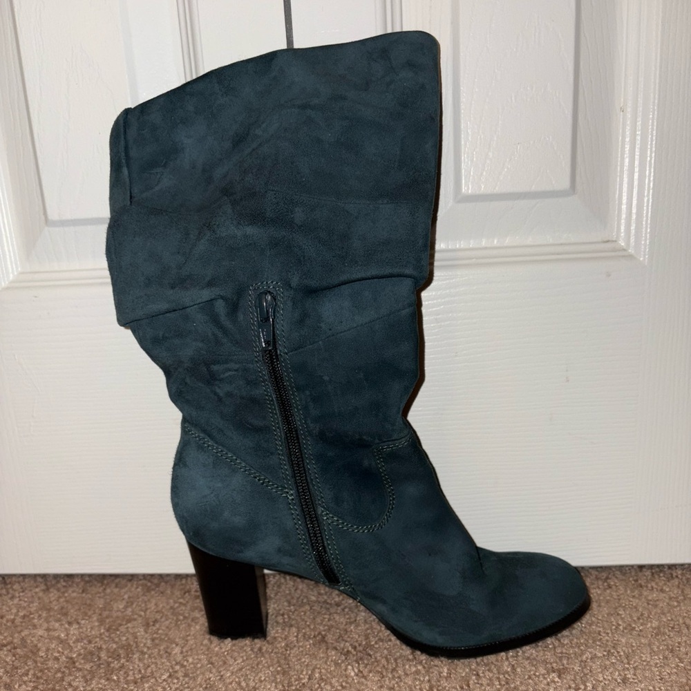 Naturalizer fashion boots. 6.5
